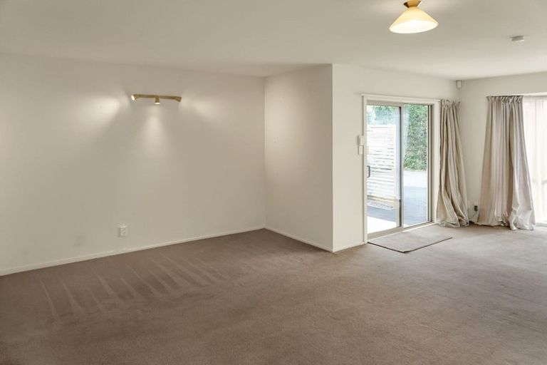 Photo of property in 2/2a Chilcombe Street, Ilam, Christchurch, 8041