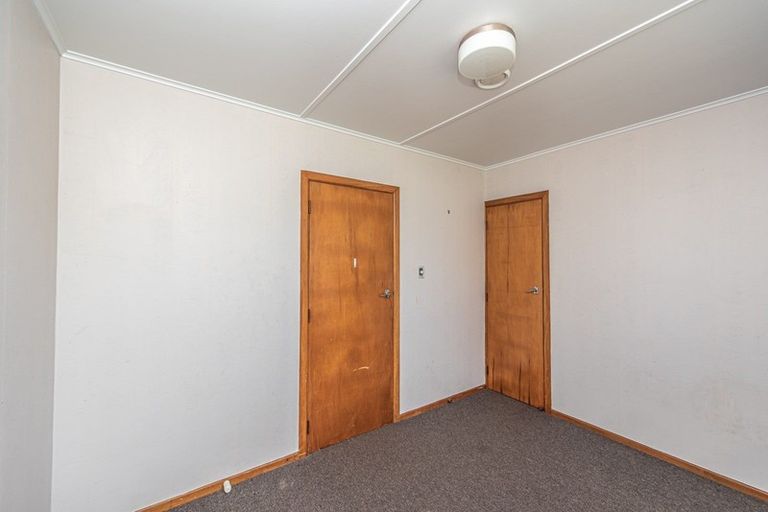 Photo of property in 19 Hussey Street, Waverley, 4510