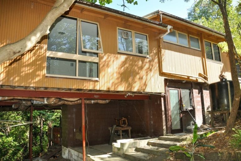 Photo of property in 44 Valley View Road, Glenfield, Auckland, 0629