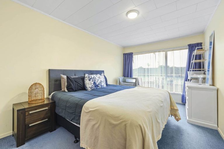 Photo of property in 2/39 Blacklock Avenue, Henderson, Auckland, 0612