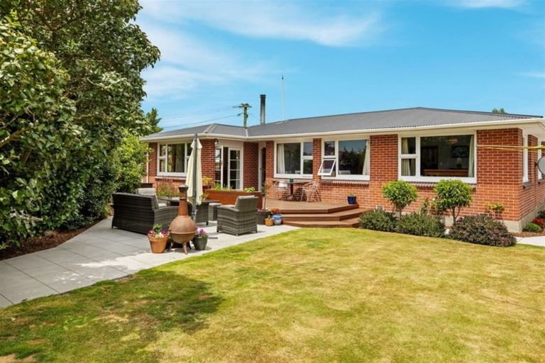 Photo of property in 16 Adams Place, Woolston, Christchurch, 8023