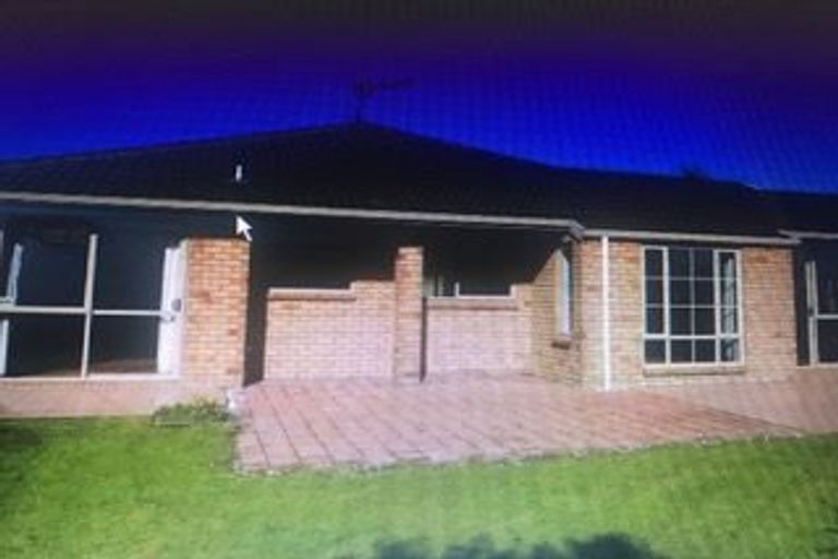 Photo of property in 6 Ballydonegan Rise, East Tamaki, Auckland, 2013