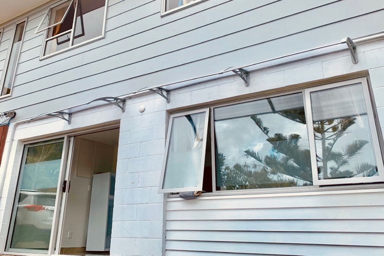 Photo of property in 22 Scotstoun Place, Glen Eden, Auckland, 0602