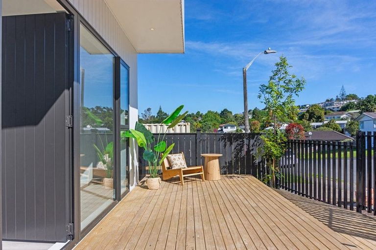 Photo of property in 11 Glenfinn Place, Massey, Auckland, 0614