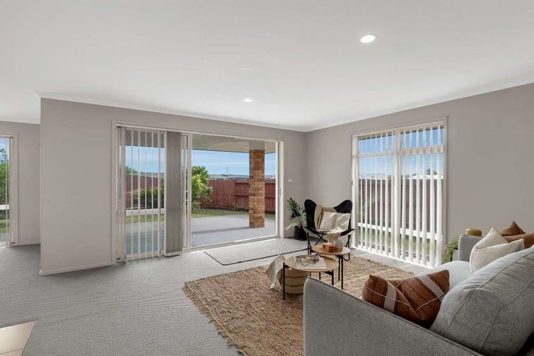 Photo of property in 11 Wai Place, One Tree Point, 0118