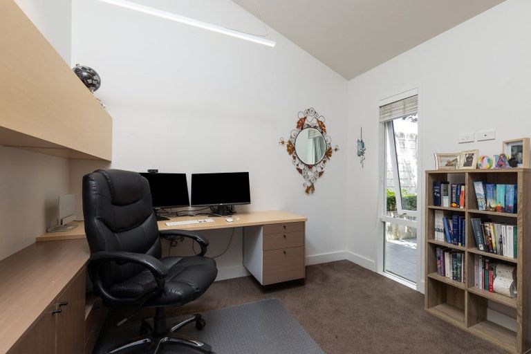 Photo of property in 353 Hardy Street, Nelson, 7010