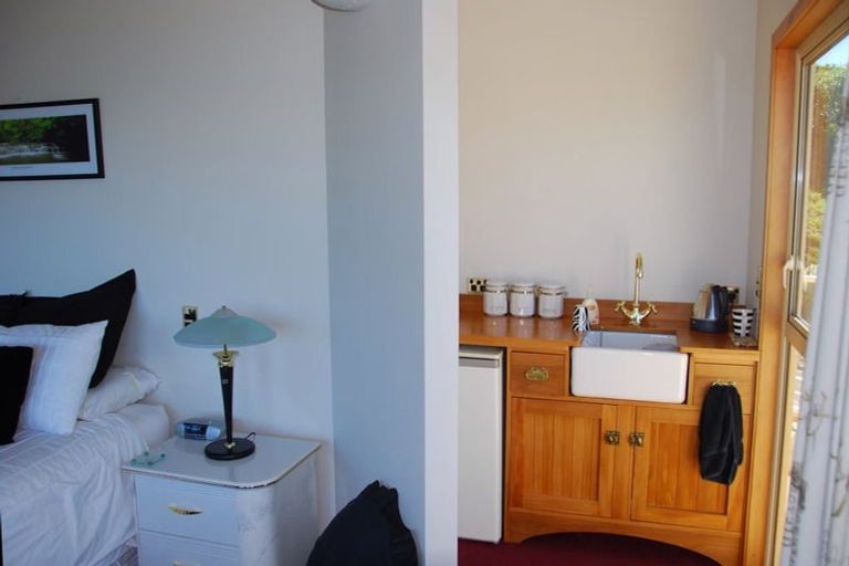 Photo of property in 4 Green Park Lane, Korokoro, Lower Hutt, 5012
