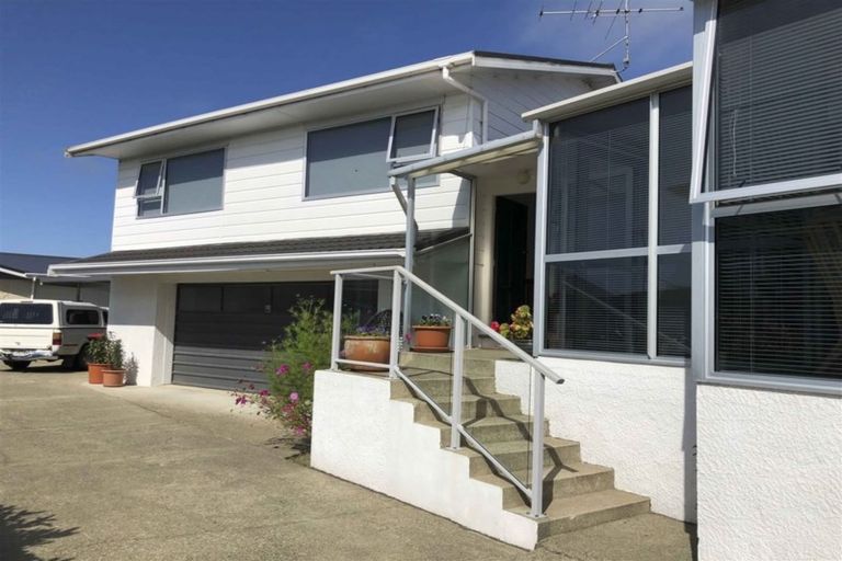 Photo of property in 32 Kildare Drive, Waikiwi, Invercargill, 9810