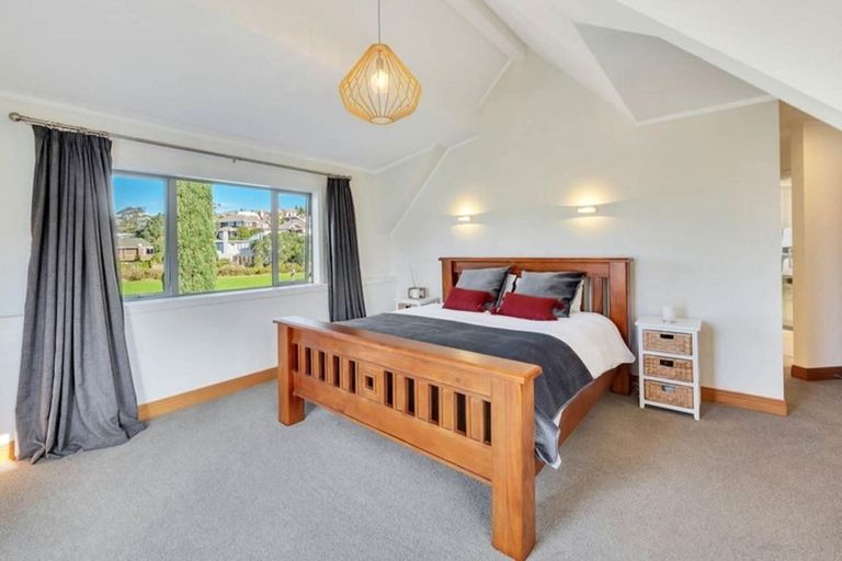 Photo of property in 16 Commodore Parry Road, Castor Bay, Auckland, 0620