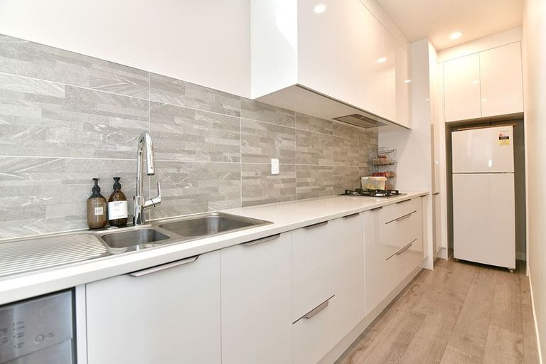 Photo of property in 114 Ormonde Drive, Silverdale, 0932