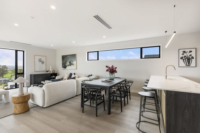 Photo of property in 33 Kikorangi Drive, Wainui, Silverdale, 0992