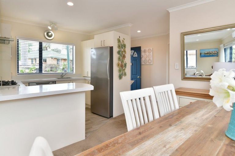 Photo of property in 31 Red Hibiscus Road, Stanmore Bay, Whangaparaoa, 0932
