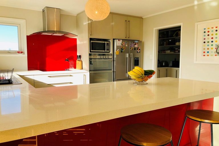 Photo of property in 33 Montclair Rise, Browns Bay, Auckland, 0630