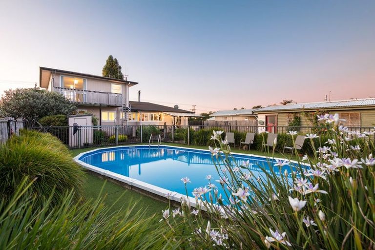 Photo of property in 298 Shakespeare Street, Leamington, Cambridge, 3432