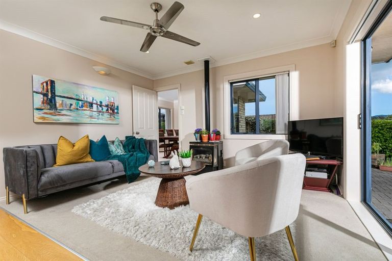 Photo of property in 8 Chadlington Avenue, Henderson, Auckland, 0612