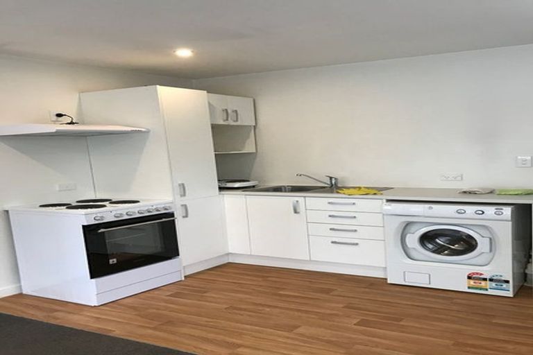 Photo of property in 23 Catalina Crescent, Forrest Hill, Auckland, 0620