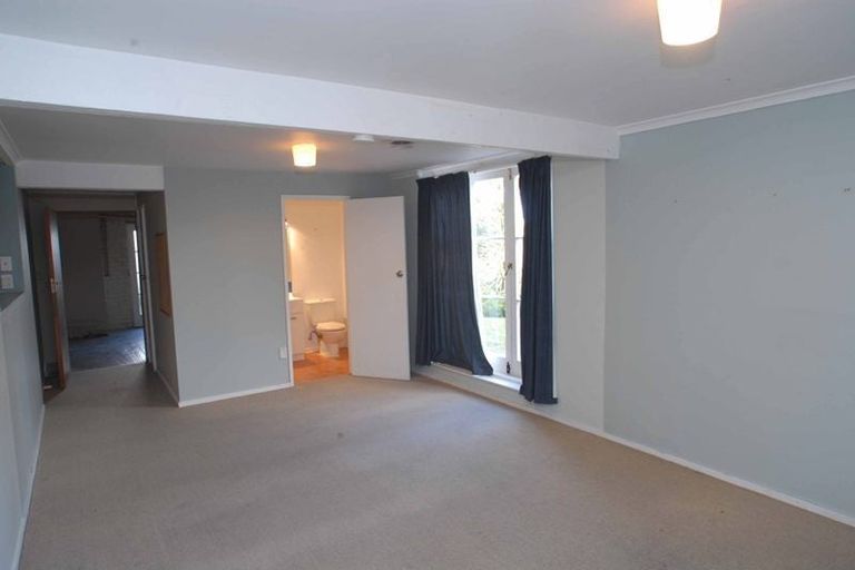Photo of property in 296 East Coast Road, Forrest Hill, Auckland, 0620
