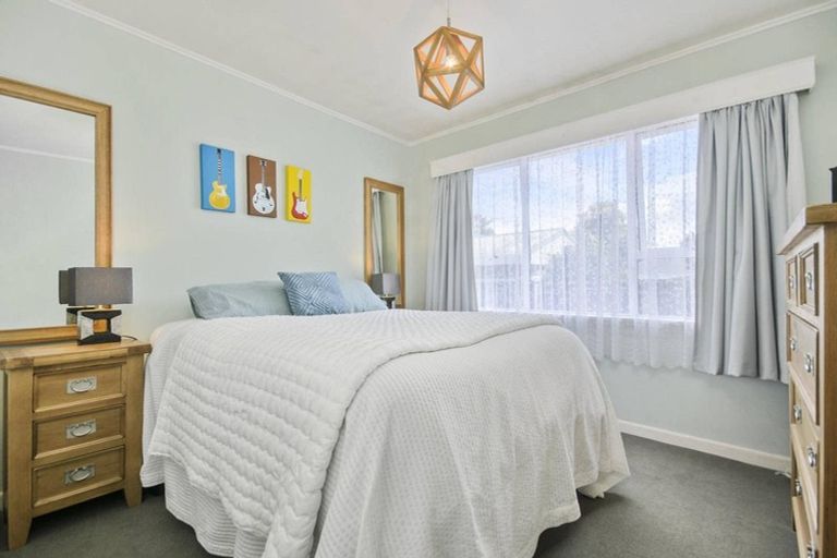 Photo of property in 20 Peachgrove Road, Te Atatu Peninsula, Auckland, 0610