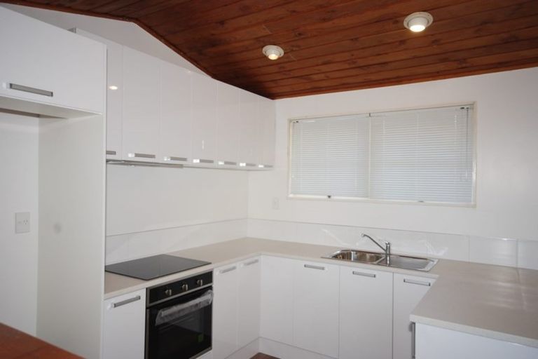 Photo of property in 2/235 Sunset Road, Sunnynook, Auckland, 0632