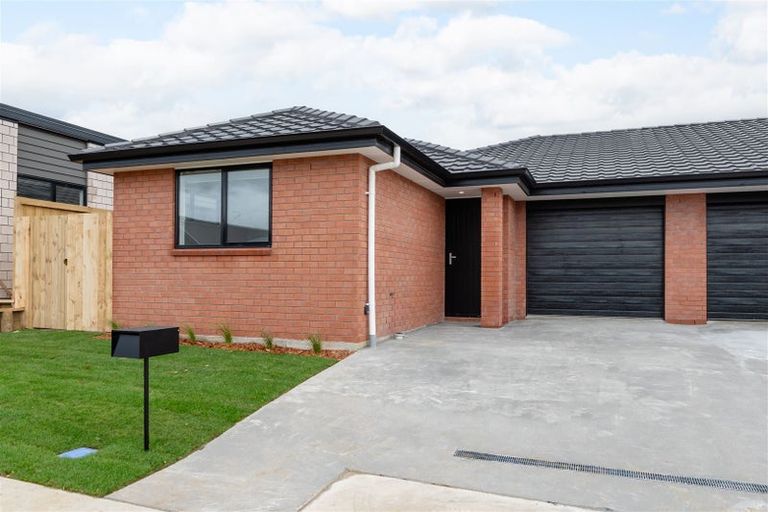 Photo of property in 31 Waruhia Crescent, Rototuna North, 3281
