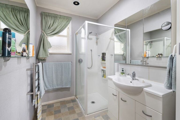 Photo of property in 2 Racecourse Avenue, Marton, 4710