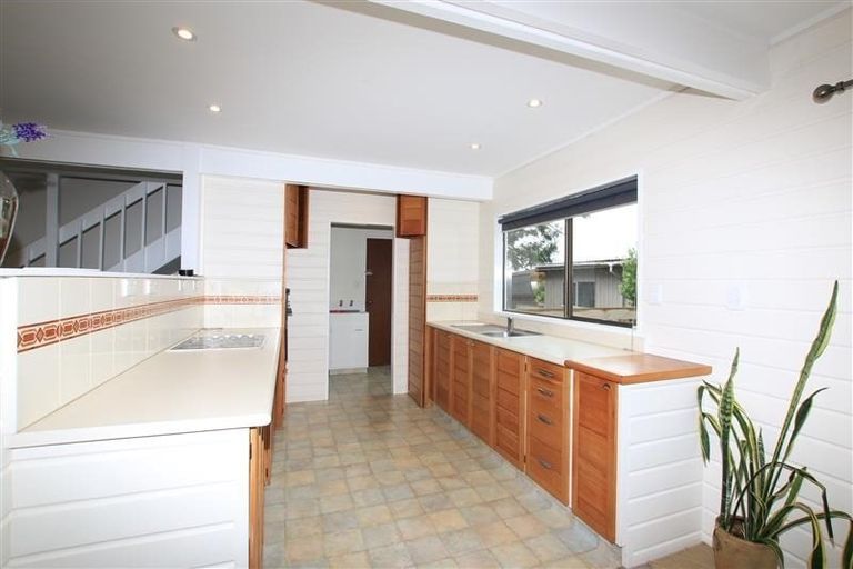 Photo of property in 1/105 Carlisle Road, Torbay, Auckland, 0632