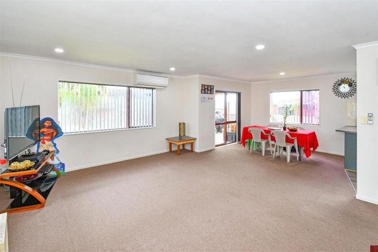 Photo of property in 81 Pitt Avenue, Clendon Park, Auckland, 2103