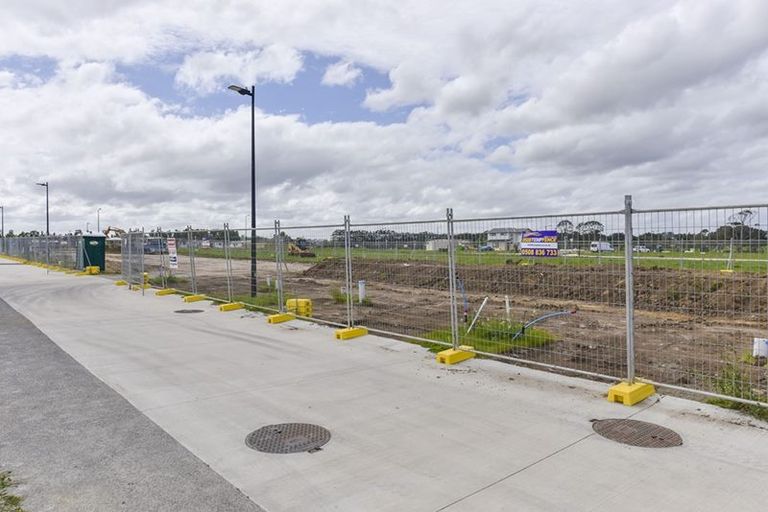 Photo of property in 21 Irving Place, Hobsonville, Auckland, 0616