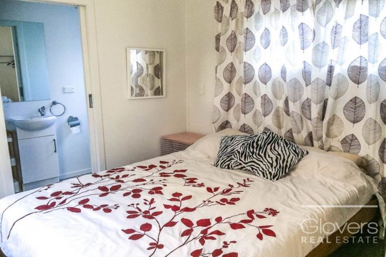 Photo of property in 47 Kamara Road, Glen Eden, Auckland, 0602