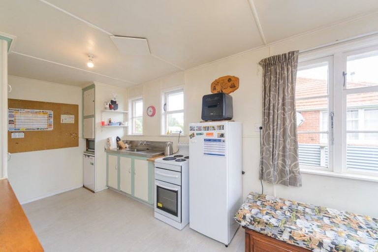 Photo of property in 33 Andrew Avenue, Roslyn, Palmerston North, 4414