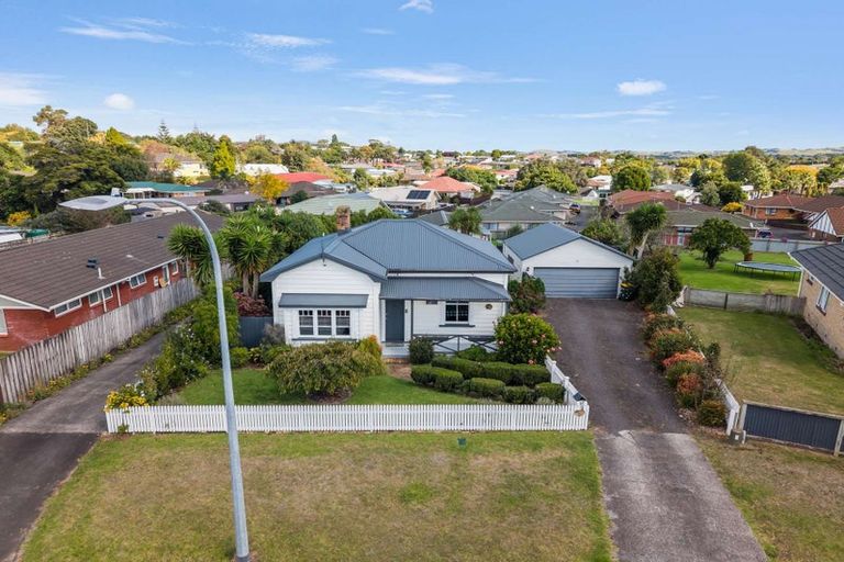 Photo of property in 27 Victoria Avenue, Waiuku, 2123