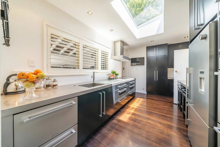 Photo of property in 9 Chatsworth Road, Silverstream, Upper Hutt, 5019