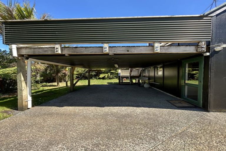 Photo of property in 58 Rauhuia Crescent, Parau, Auckland, 0604