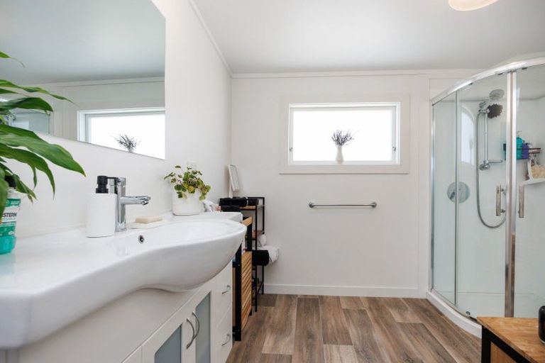 Photo of property in 2 Ngahina Street, Marton, 4710