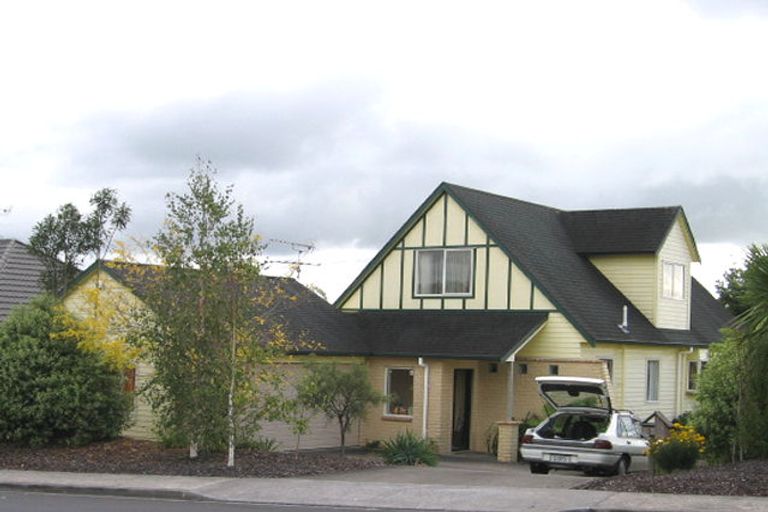 Photo of property in 3 Ruze Vida Drive, Massey, Auckland, 0614