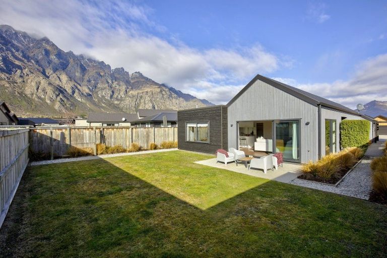 Photo of property in 14 Ward Street, Jacks Point, Queenstown, 9371