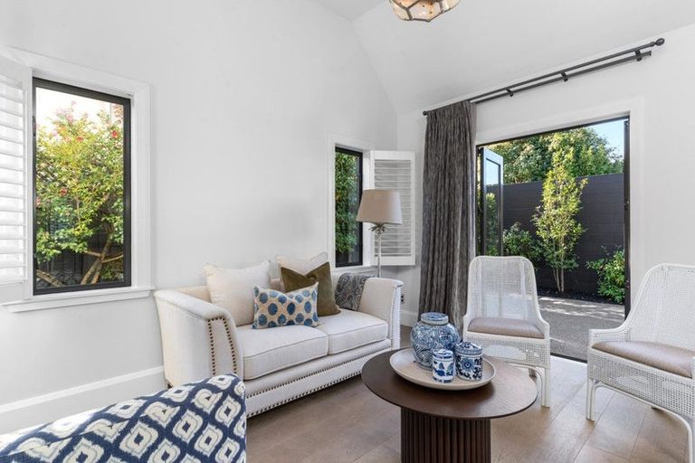 Photo of property in 5 Merivale Lane, Merivale, Christchurch, 8014