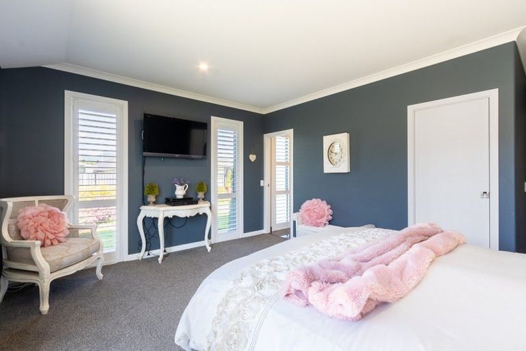 Photo of property in 14 Bridford Way, Paraparaumu, 5032
