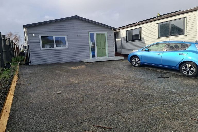 Photo of property in 5 Foyle Place, Glendene, Auckland, 0602