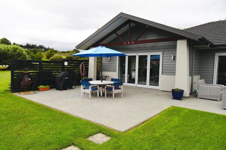 Photo of property in 27 Ohau Terraces, Ohau, Levin, 5570