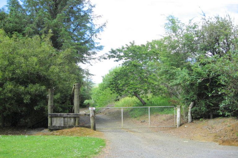 Photo of property in 40 Chamberlain Road, Bombay, 2675