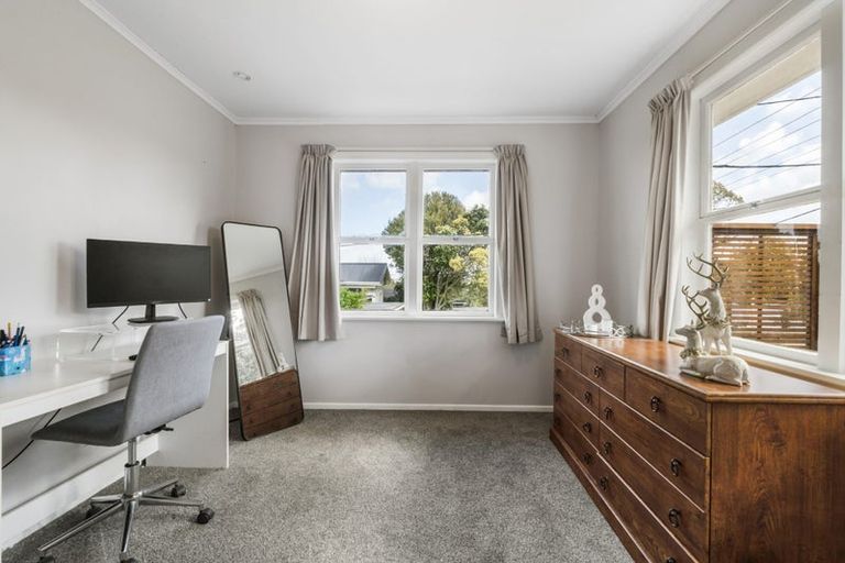 Photo of property in 1/62 Roberts Road, Glenfield, Auckland, 0629