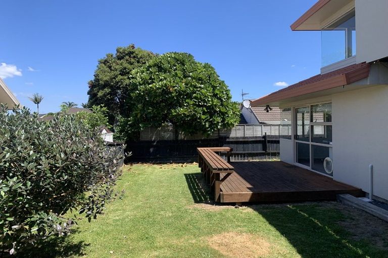 Photo of property in 3 Bridgehead Cove, West Harbour, Auckland, 0618