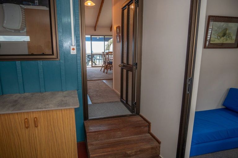 Photo of property in 39 Seaview Road, Cable Bay, 0420