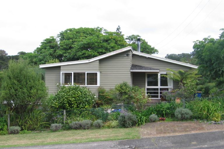 Photo of property in 21 De Val Drive, Titirangi, Auckland, 0604