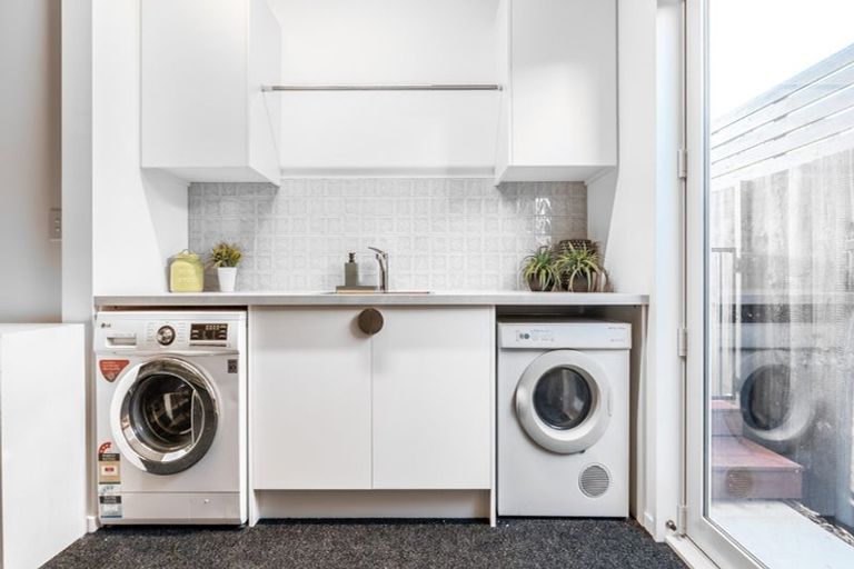 Photo of property in 2/179 Weston Road, St Albans, Christchurch, 8052