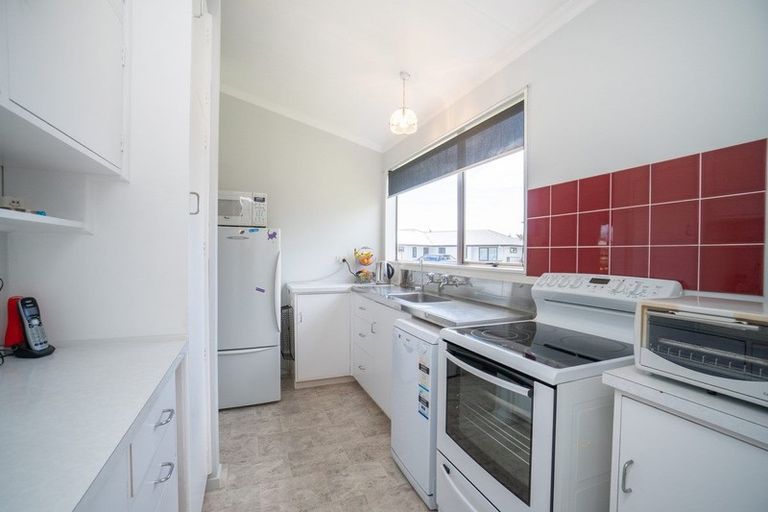 Photo of property in 15 Chelmarsh Place, Highbury, Palmerston North, 4412