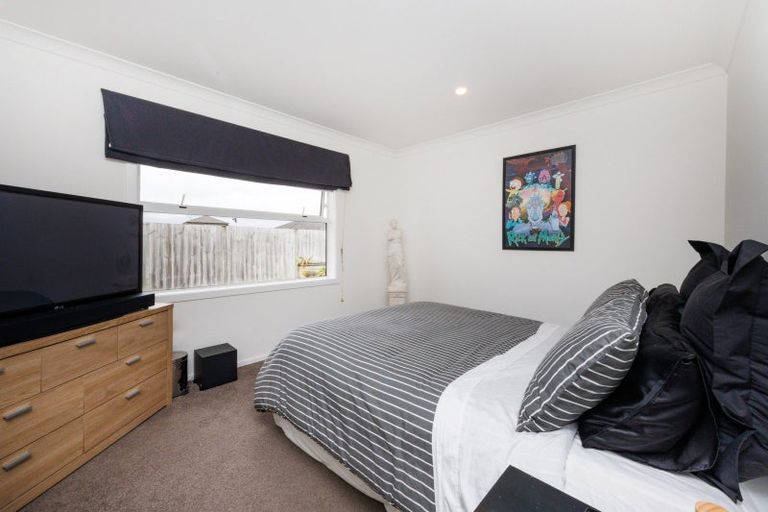 Photo of property in 25 Dogwood Way, Milson, Palmerston North, 4414