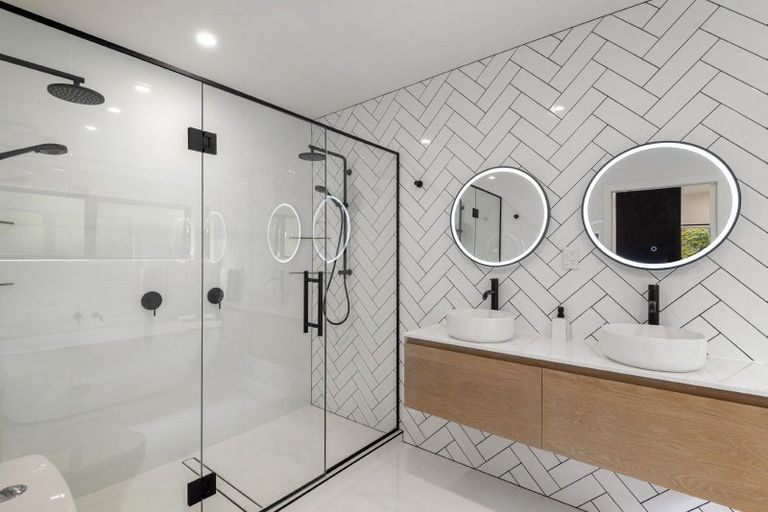 Photo of property in 32a Braemar Road, Castor Bay, Auckland, 0620