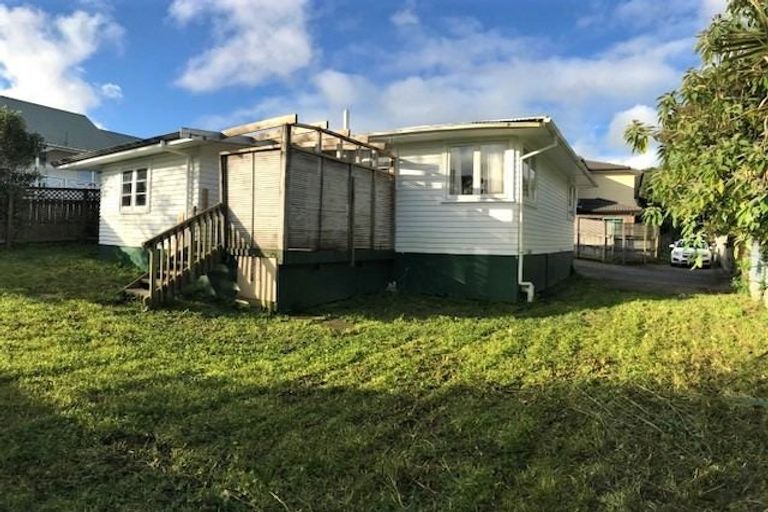 Photo of property in 68a Flanshaw Road, Te Atatu South, Auckland, 0610